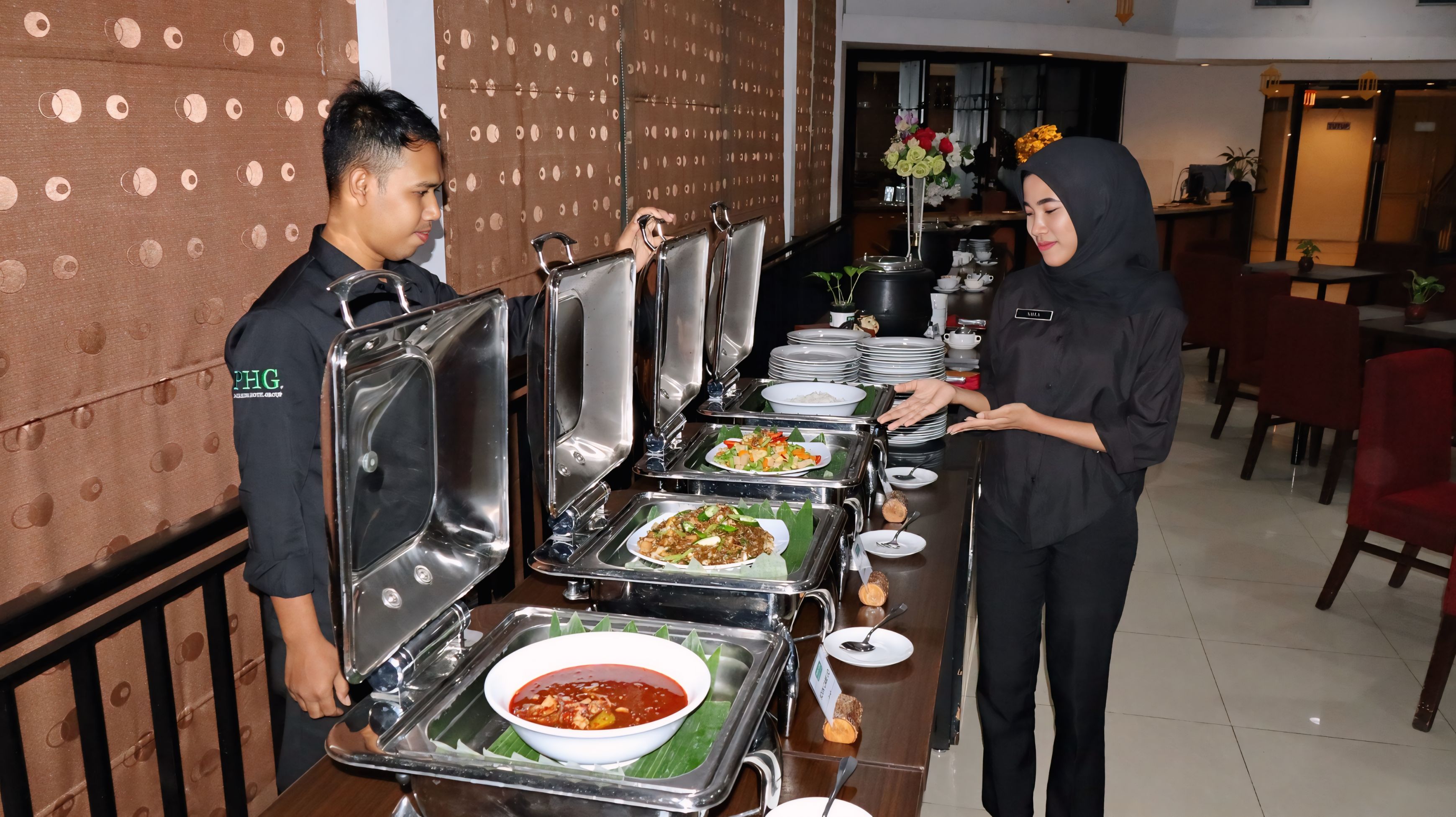 MENU BUKBER - Aneka menu bukber yang beda setiap hari, siap disajikan untuk menjamu tamu.