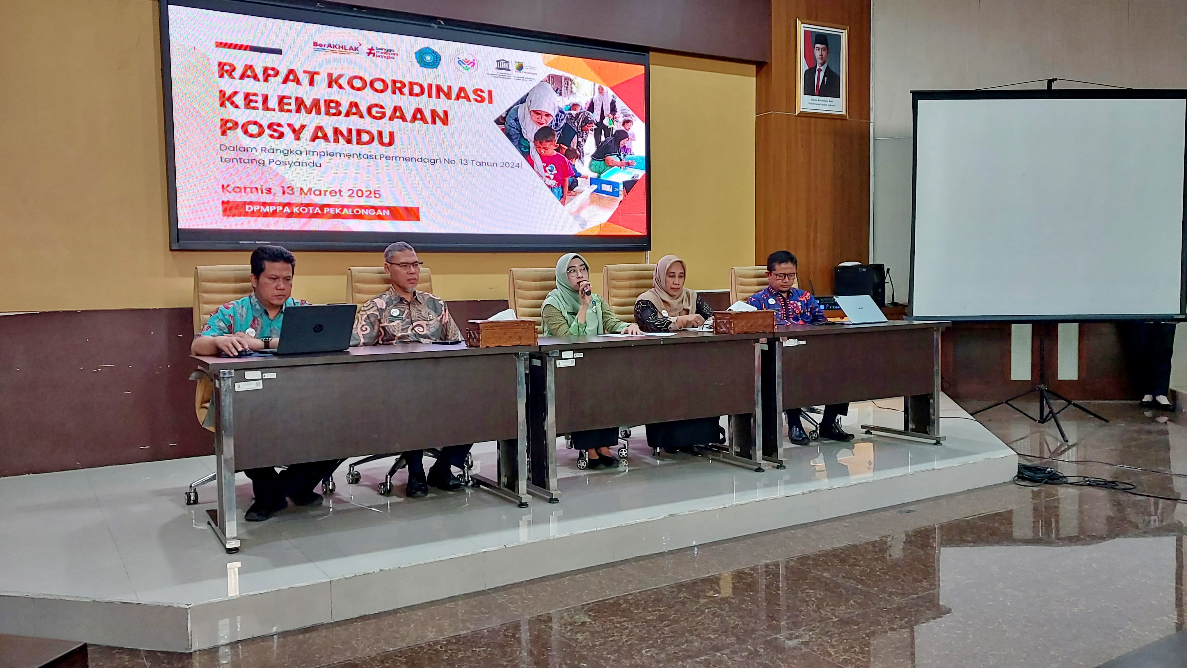 SAMBUTAN - Ketua Tim Pembina Posyandu Kota Pekalongan, Inggit Soraya saat berikan sambutan, pada rakor Posyandu,di Ruang Buketan, Kantor Sekda pada Kamis (13/3/2025).