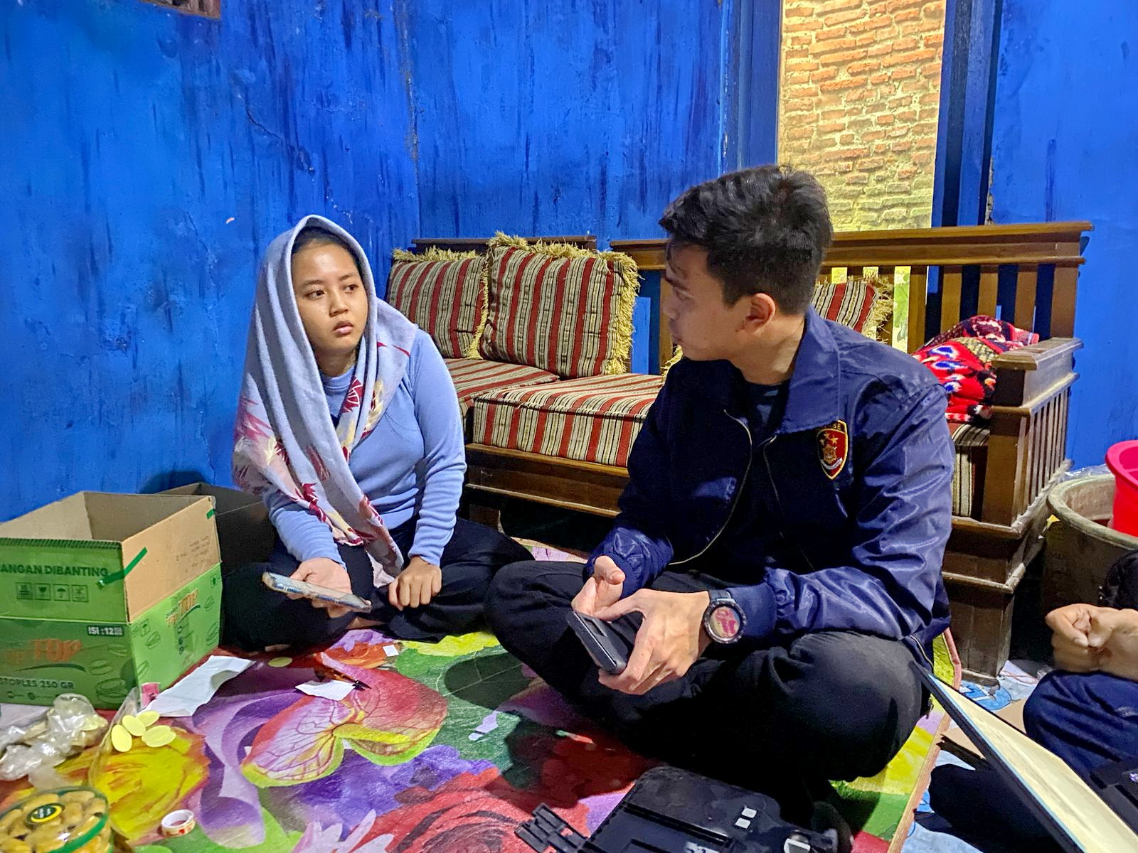 KONFIRMASI - Kasatreskrim&nbsp;Polres Pemalang&nbsp;&nbsp;AKP Andika Oktavian&nbsp; saat konfirmasi&nbsp;kasus kepada korban penipuan toko fiktif Pemalang.