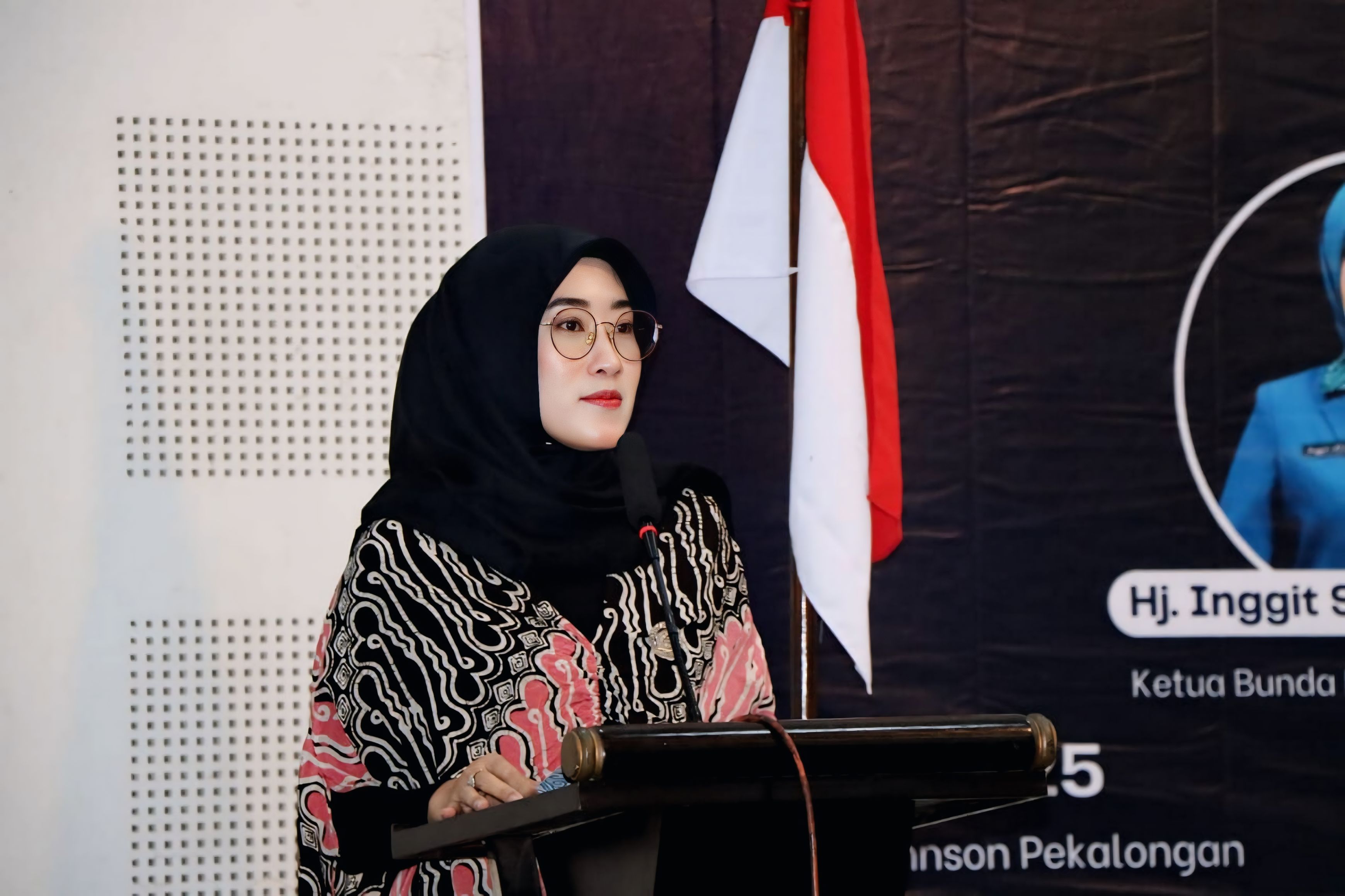 SAMBUTAN - Bunda PAUD Kota Pekalongan Inggit Soraya saat berikan sambutan dalam acara Gathering Mitra Kerja RS HA Zaky  di Hotel Howard Johnson, Sabtu (15/3/2025).