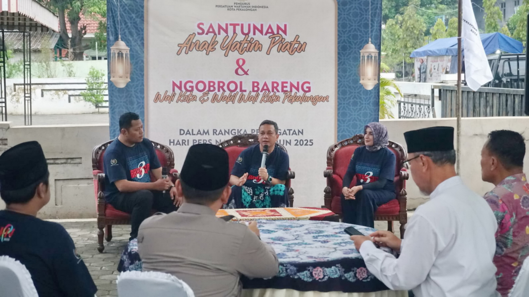 DISKUSI -&nbsp;Walikota Pekalongan, HA Afzan Arslan Djunaid dan&nbsp;Wakil Walikota Pekalongan Hj Balgis Diab saat diskusi dengan awak media, Jumat sore (14/3/2025).