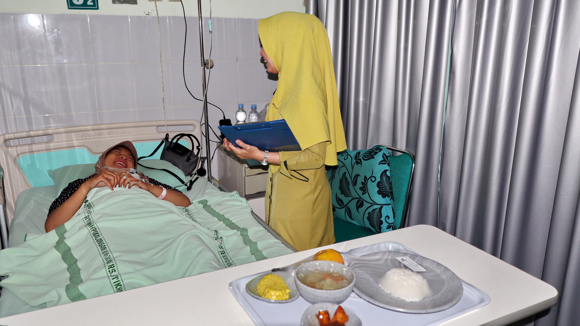 LAYANAN MAKSIMAL - RS Khodijah Pekalongan melayani pasien BPJS Kesehatan dan umum dengan sepenuh hati.