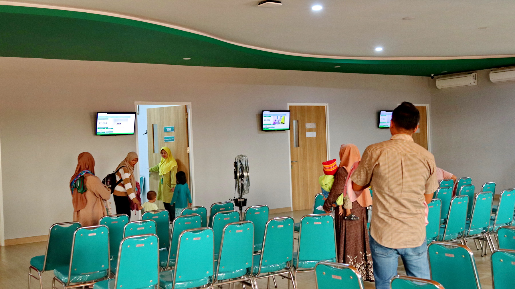 NYAMAN - RS Siti Khodijah Pekalongan Hadirkan Poli Rooftop, untuk kemudahan dan kenyamana layanan pasien.