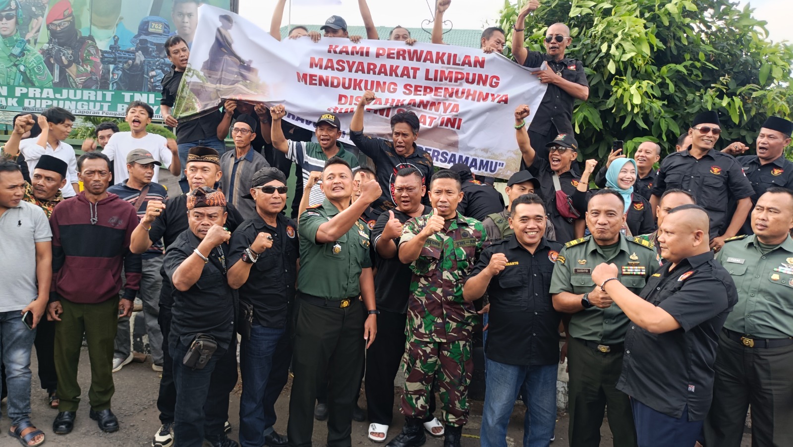 DUKUNGAN: Foto aksi dukungan UU TNI bersama Dandim Batang.