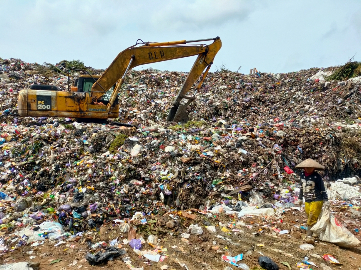 OVER: Kondisi TPA Randukuning yang sudah overload untuk menampung sampah di Kabupaten Batang.