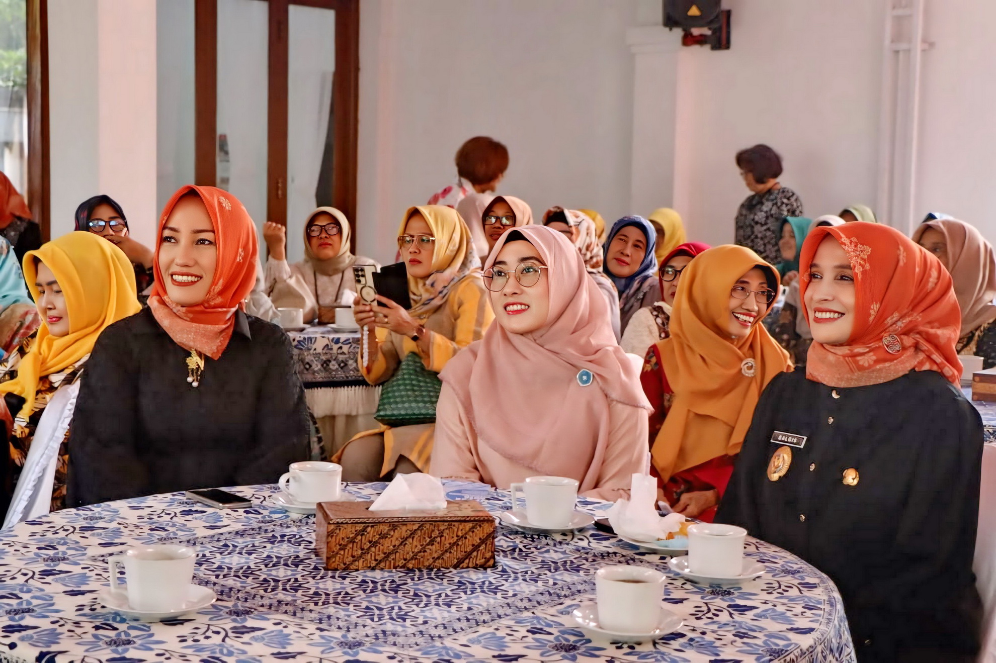 KOMPAK - Puluhan perwakilan anggota GOW se Kota Pekalongan saat menggelar halal bihalal kemarin.