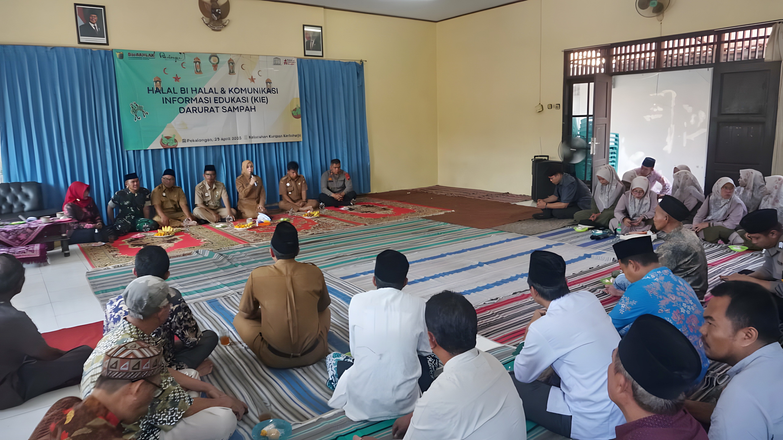 EDUKASI WARGA - Wakil Walikota Pekalongan Hj Balgis Diab saat berikan edukasi tentang penangan sampah kepada warga Pekalongan Selatan, Selasa (29/4/2025).