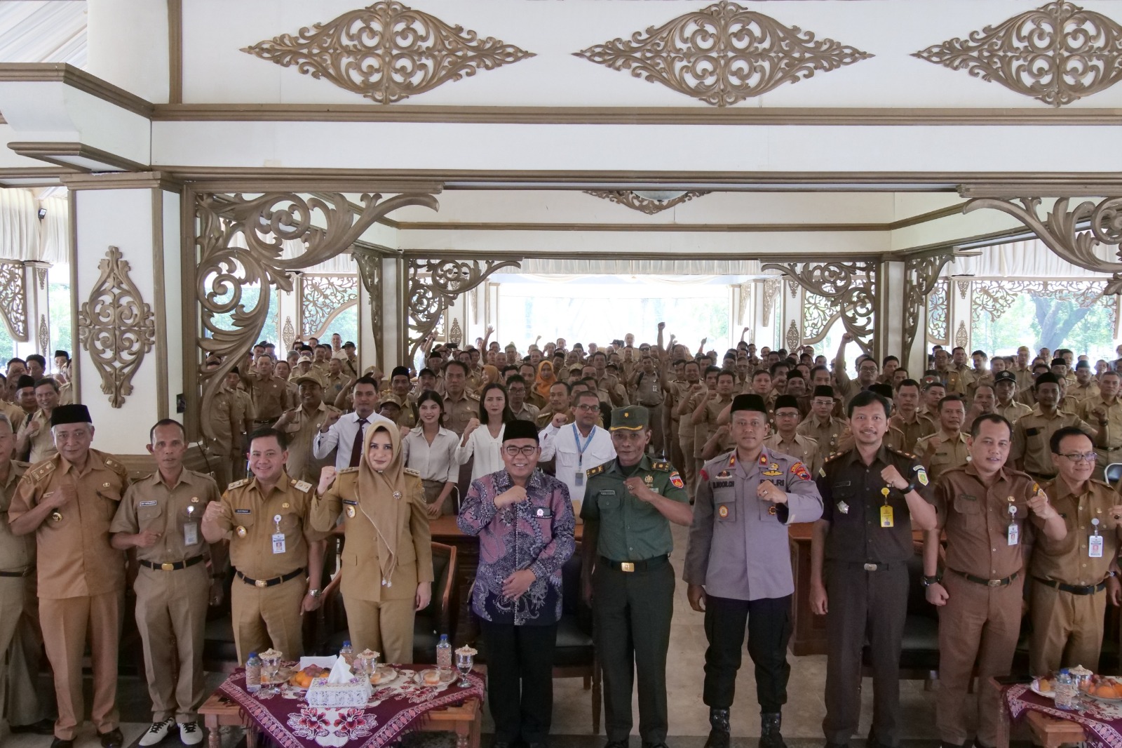 PERKUAT KOORDINASI: Bupati dan Wakil Bupati Pekalongan Fadia-Sukirman dalam acara halalbihalal bersama Paguyuban Kades Bahurekso Kabupaten Pekalongan, Senin (28/4/2025).