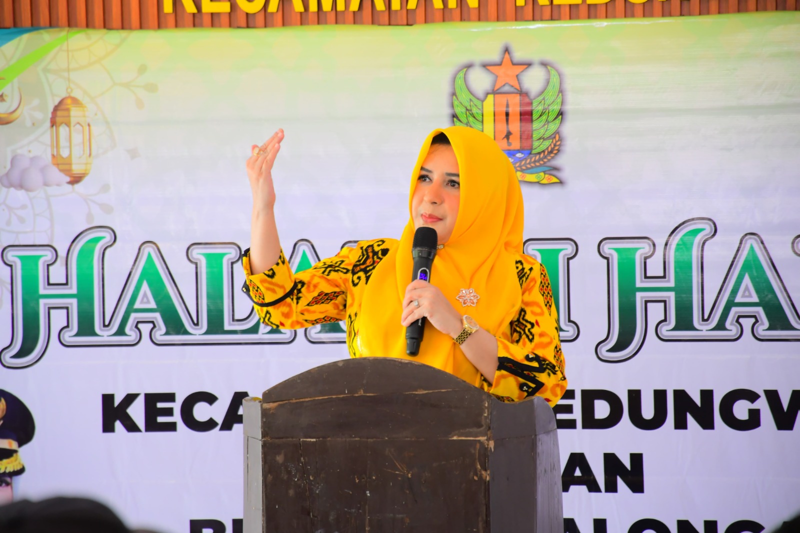 REVITALISASI: Bupati Pekalongan Fadia Arafiq saat silaturahmi dan halalbihalal bersama tokoh masyarakat Kedungwuni membicarakan keamanan dan revitalisasi Kawasan Kuliner Gemek, Selasa (29/4/2025)