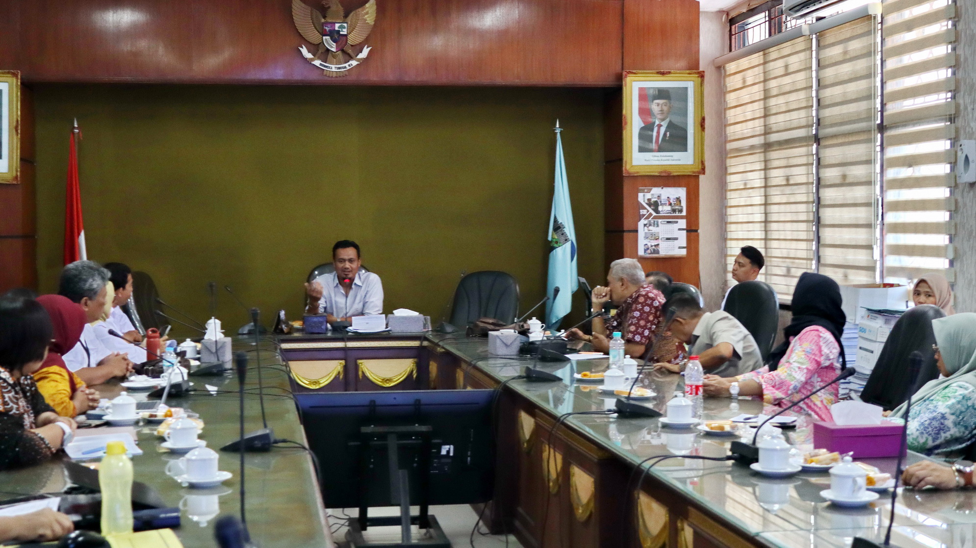 RAPAT &ndash; Komisi C DPRD Kota Pekalongan saat rapat kerja bareng Dindik Kota Pekalongan, Dindik Provinsi dan stakeholder terkait, Rabu (7/5/2025).
