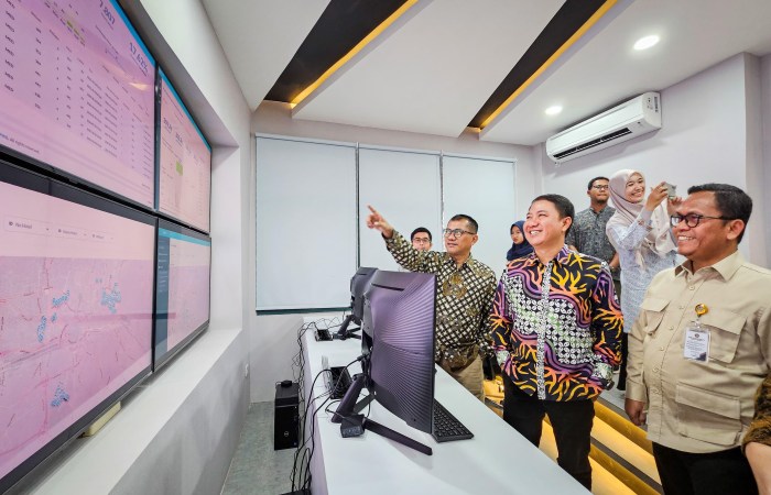 PUSAT KENDALI HAJI : Dirjen PHU Hilman Latief saat meresmikan Hajj Command Center di Jakarta, Rabu 7 Mei 2025.