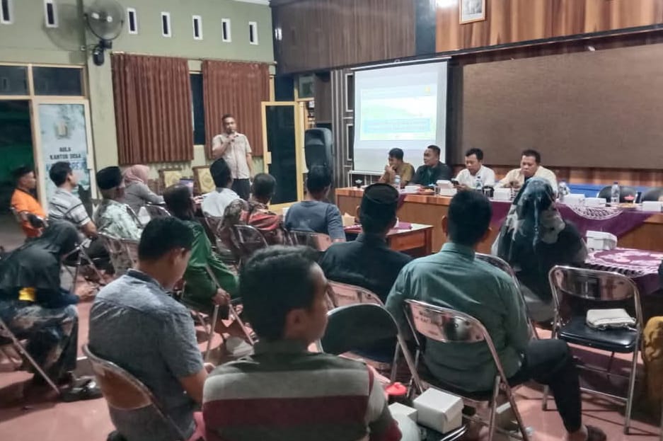 PENCATATAN SIPIL: Bimtek validasi data kependudukan di Balai Desa Karangrejo, Kesesi, beberapa waktu lalu.