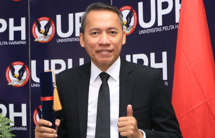 Ketua Komnas Haji, Dr H Mustolih Siradj SHI MH