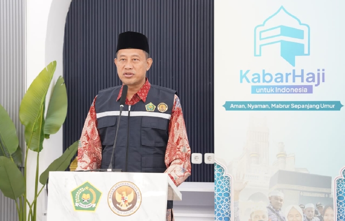 BERI KETERANGAN : Kepala Biro Humas dan Komunikasi Publik Kemenag Akhmad Fauzin menyampaikan.pedoman tata kelola dam pada konferensi pers hari ke-15.