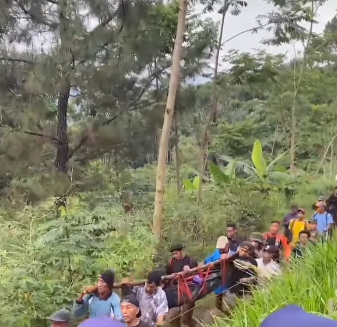 DITANDU: Proses evakuasi korban yang dilaporkan hilang di Kali Paingan Kabupaten Pekalongan, Selasa (13/5/2025).