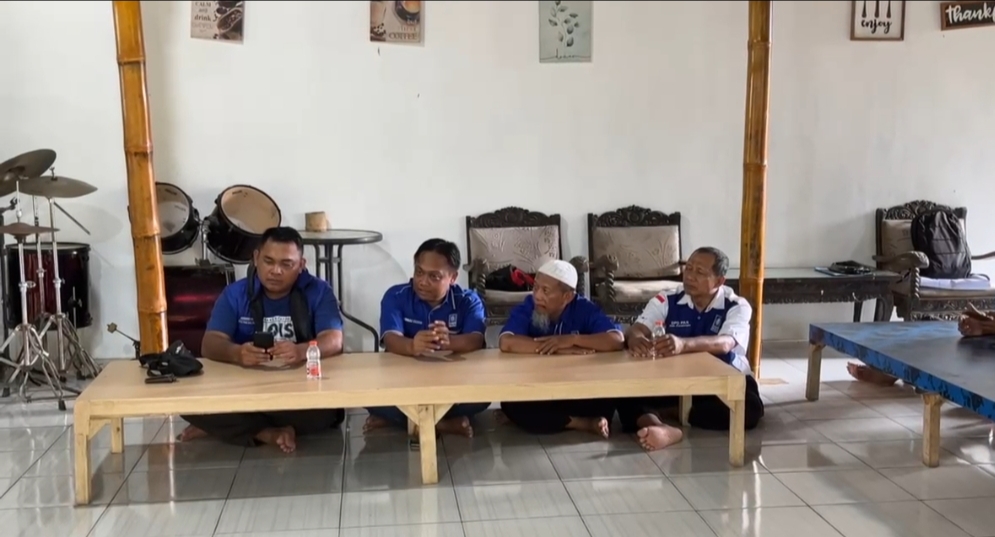 WAKIL RAKYAT: Wakil Ketua DPRD Kabupaten Pekalongan Ahmad Ridhowi (dua dari kiri) saat mengikuti Muswil VI PAN Jawa Tengah secara daring di Kajen, Kabupaten Pekalongan, Minggu (11/5/2025).