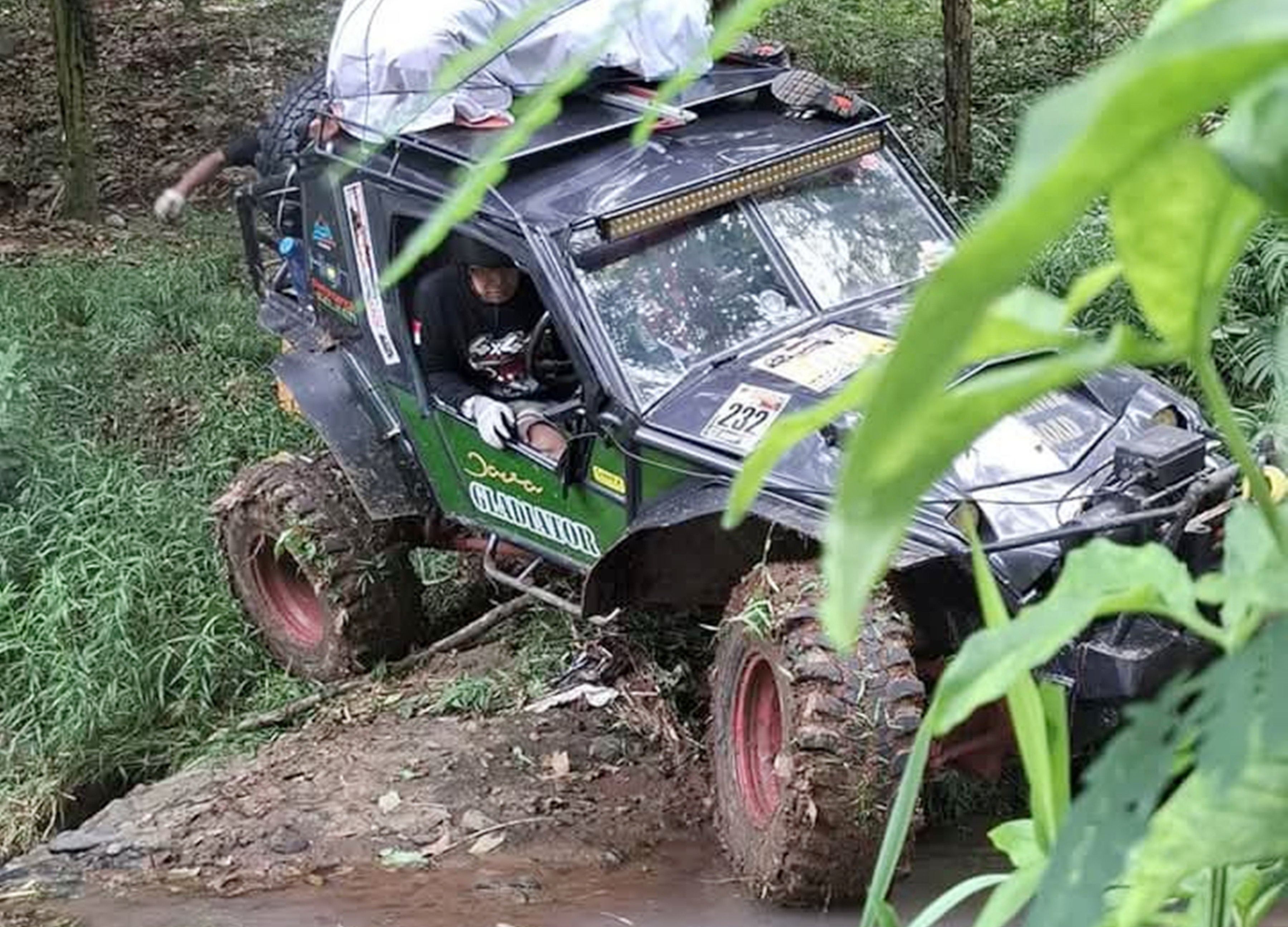 SERU - Salah satu tantangan offroad langsung di hutan, degan kondisi alam yang menantang.