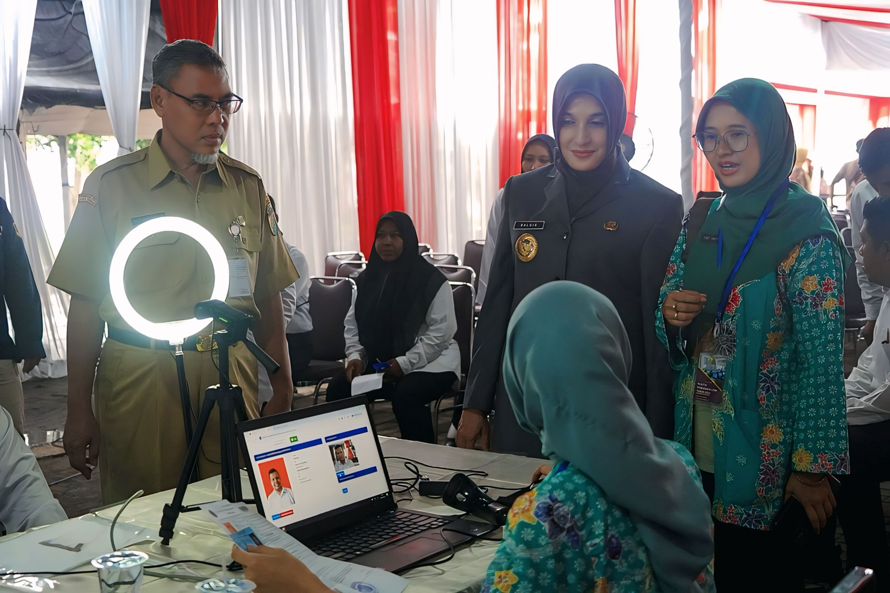 TINJAU -&nbsp;Wakil Walikota Pekalongan Hj Balgis Diab saat meninjau&nbsp;Seleksi Kompetensi Tahap II Pegawai Pemerintah&nbsp; PPPK Kota Pekalongan di Semarang,&nbsp;Senin (19/5/2025)