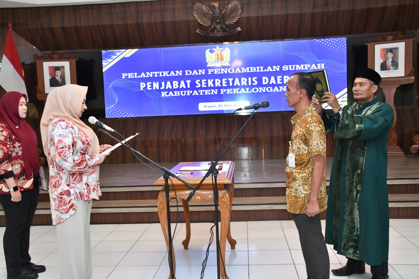 ISI KEKOSONGAN: Bupati Fadia saat melantik Edy Herijanto sebagai Pj Sekda Kabupaten Pekalongan untuk mengisi kekosongan jabatan, Kamis (15/5/2025).
