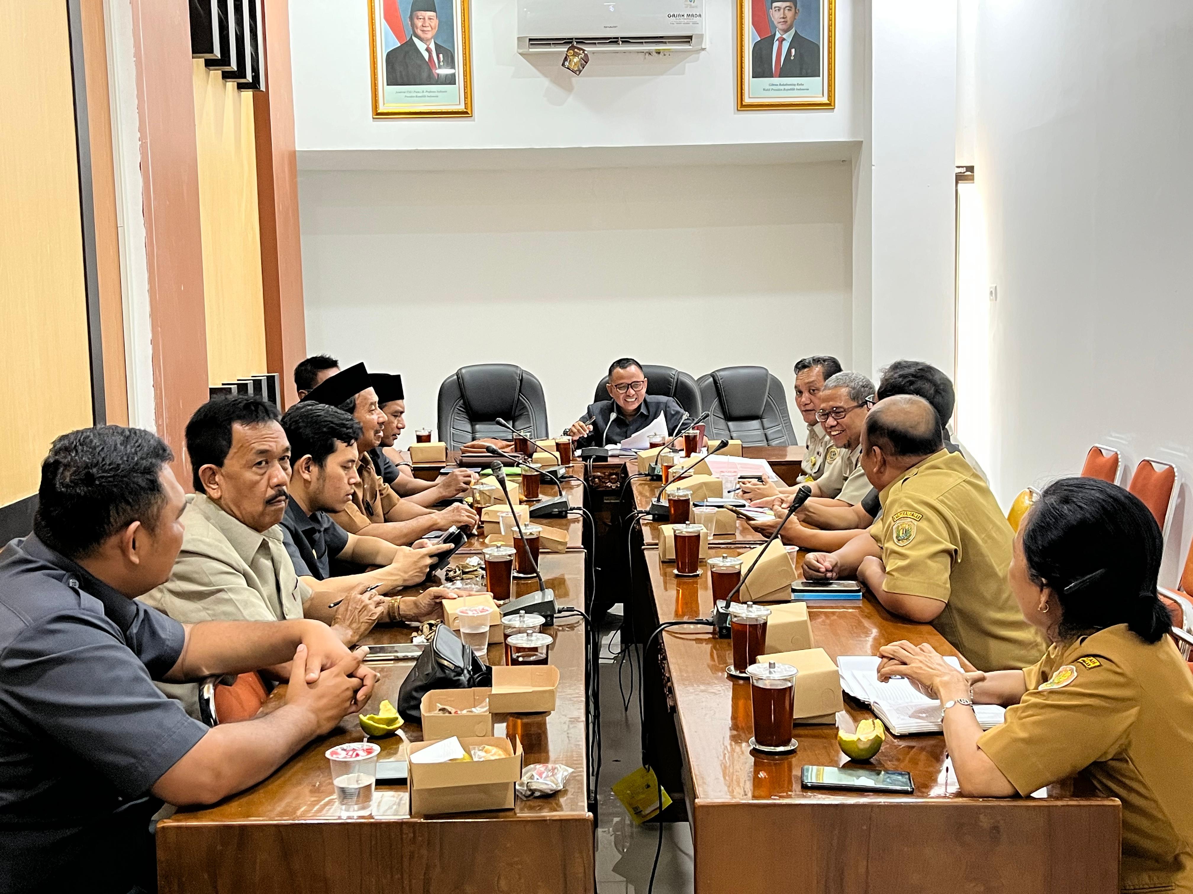 RAPAT KERJA: DPRD Kabupaten Pekalongan bersama Kantor Pertanahan setempat saat rapat kerja membahas progres proses pembebasan lahan bakal proyek bendung gerak, Senin (19/5/2025).