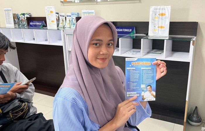 MANFAAT BPJS KESEHATAN : Desy, remaja asal Magelang yang baru saja menyelesaikan pendidikan di tahun ini tidak menyangka kartu BPJS Kesehatan miliknya bisa dipakai kapan saja.