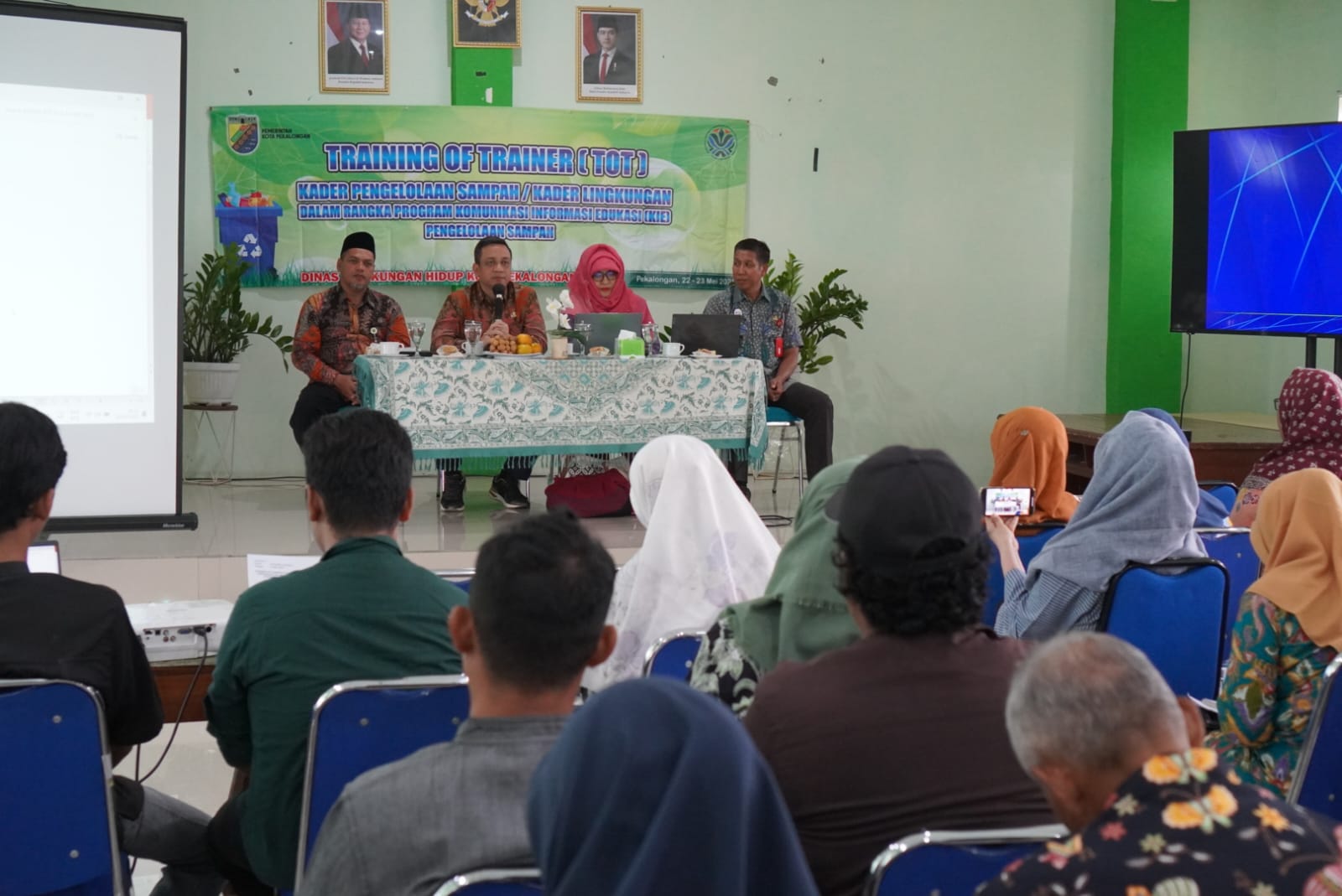 HIMBAUAN -&nbsp;Walikota Pekalongan HA Afzan Arslan Djunaid saat membuka pelatihan ToT Kader Pengelolaan Sampah DLH Kota Pekalongan, Kamis (22/5/2025).