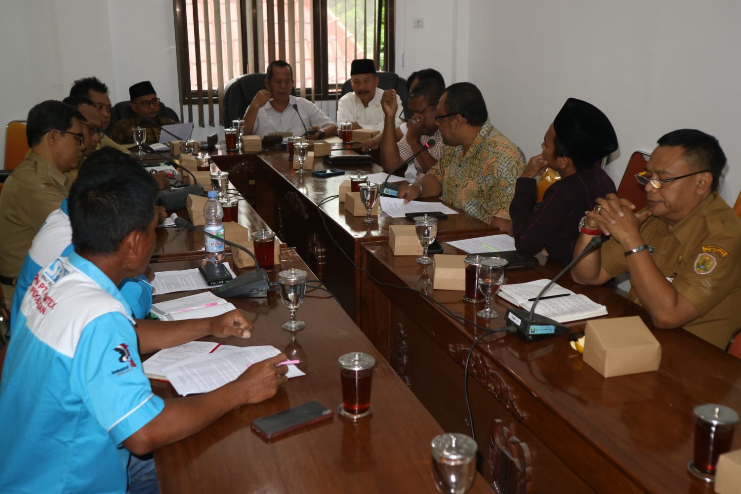 KETENAGAKERJAAN: DPRD Kabupaten Pekalongan saat rapat koordinasi bersama buruh dan perwakilan PT Panamtex untuk menyelesaikan masalah ketenagakerjaan, Senin (26/5/2025).