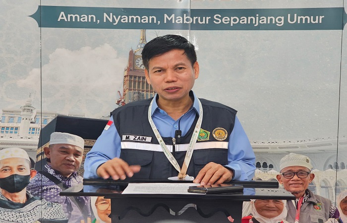 BERI KETERANGAN : Direktur Layanan Haji Dalam Negeri pada Ditjen Penyelenggaraan Haji dan Umrah (PHU) Kemenag RI Muhammad Zain di Makkah, Rabu 28 Mei 2025.