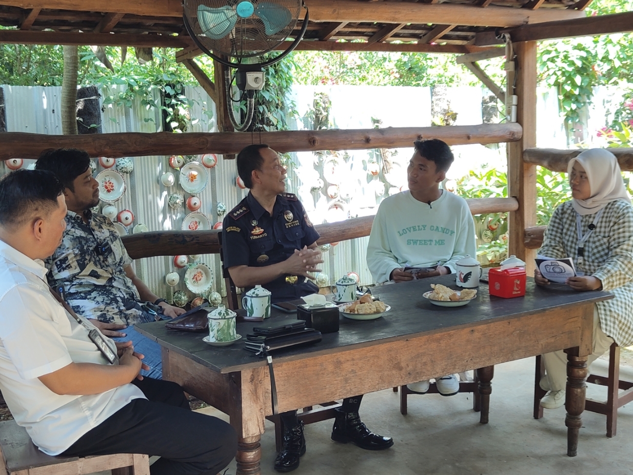 SOSIALISASI: Kegiatan produksi podcast yang dilakukan pelajar bersama Bagian Hukum Sekda Batang, Bea Cukai Tegal, dan DPRD Kabupaten Batang.