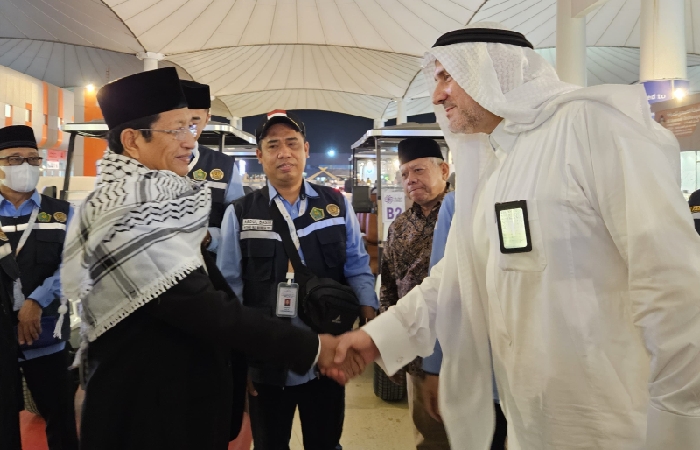 TIBA DI JEDDAH : Amirul Haj Indonesia Tahun 1446 H/2025 M, Menteri Agama Nasaruddin Umar, tiba di Bandara Internasional King Abdulaziz, Jeddah, Kamis (29/5/2025) malam.