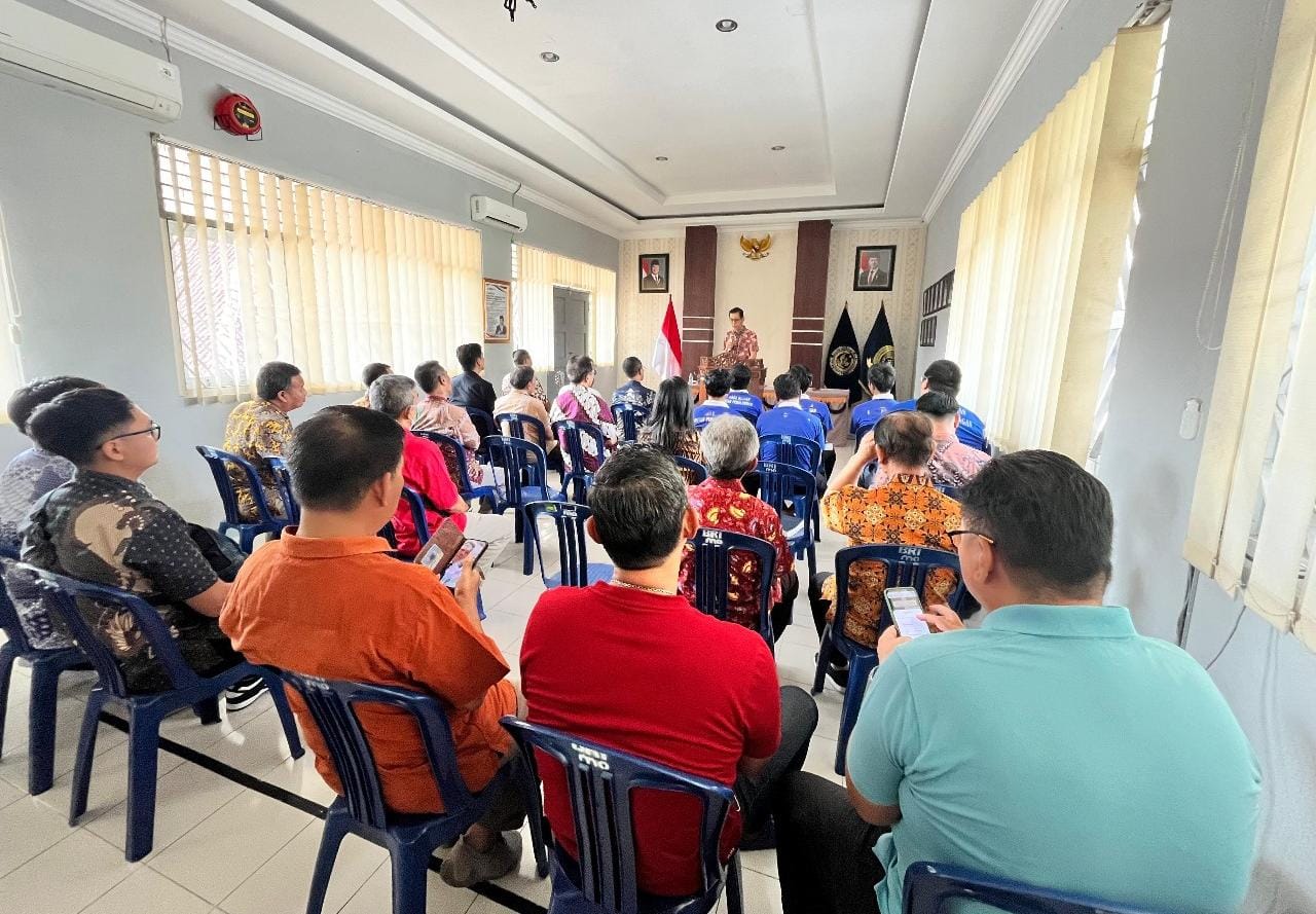 KEBAKTIAN - WB di Rutan Pekalongan yang beragama Kristen saat meggelar kebaktian dalam rangka Paskah 2025, pada Sabtu (31/5/2025).