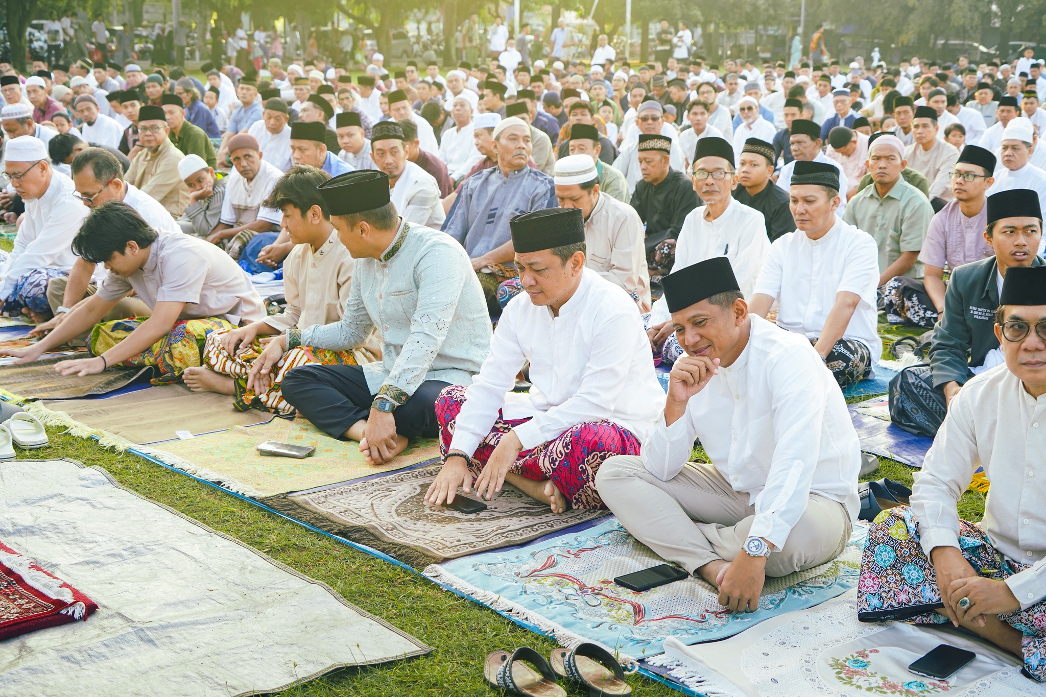 MENYIMAK KHOTBAH - Walikota Pekalongan HA Afzan Bersama Forkopimda saat menyimak khutbah Idul Adha di Lapangan Mataram, Jumat pagi (6/6/2025).