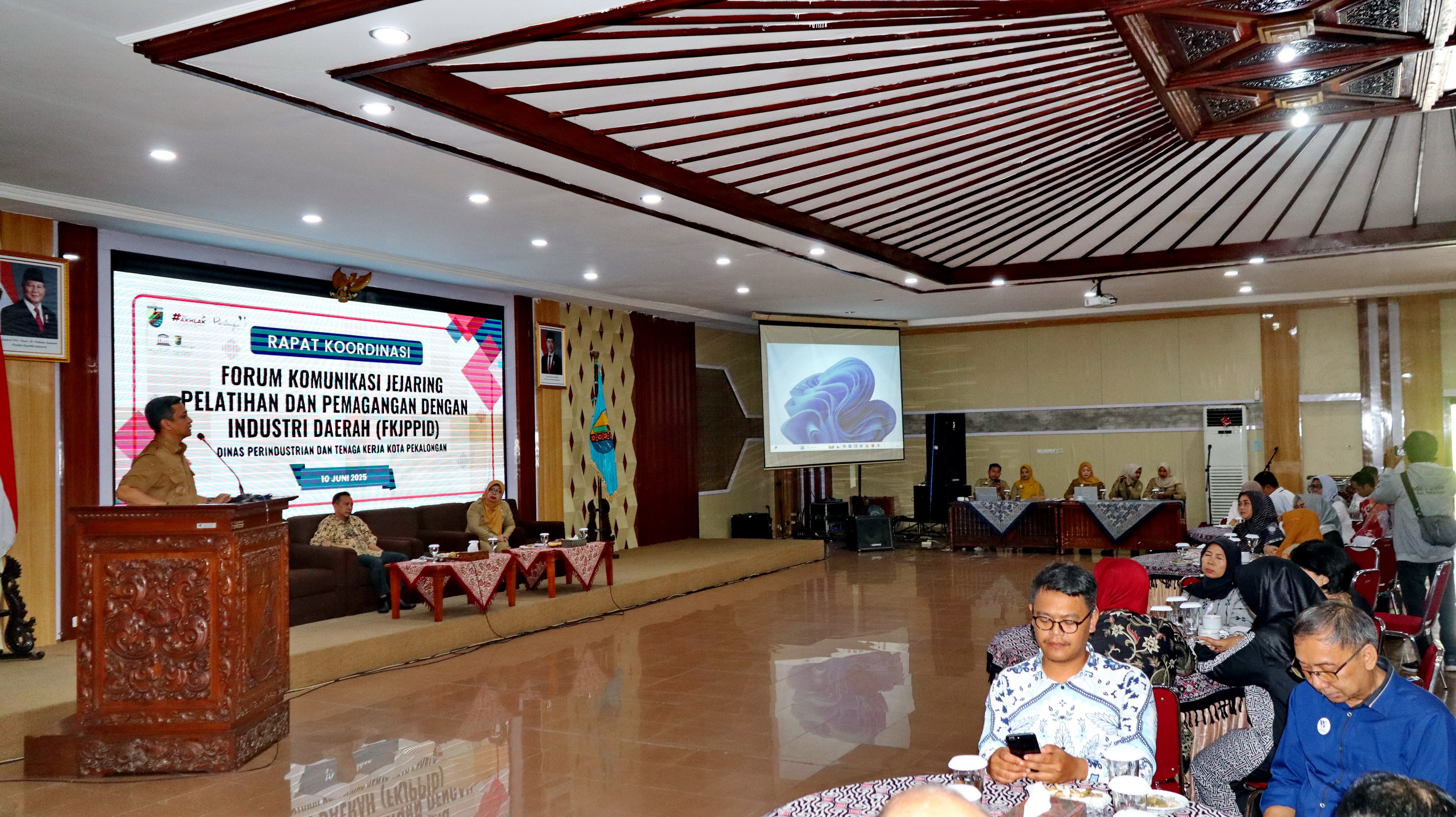 PAPARAN - Wali Kota HA Afzan Arslan Djunaid saat beri sambutan dalam forum KJPPID di di Ruang Jlamprang, Kompleks Setda Kota Pekalongan Rabu (10/6/2025).