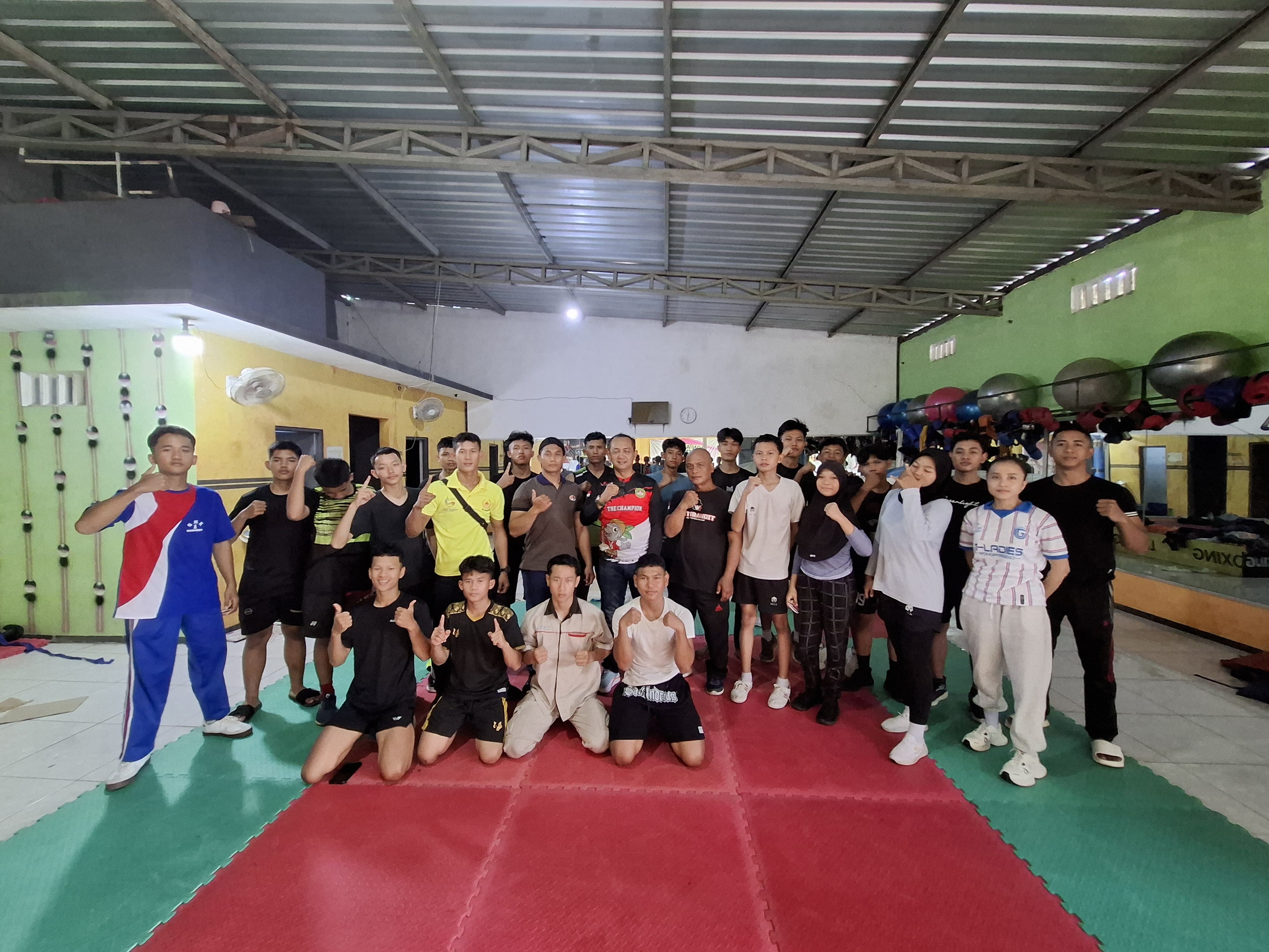 SIAP BERLAGA: Empat atlet tinju Kabupaten Pekalongan siap berlaga di Popda Jateng 2025.