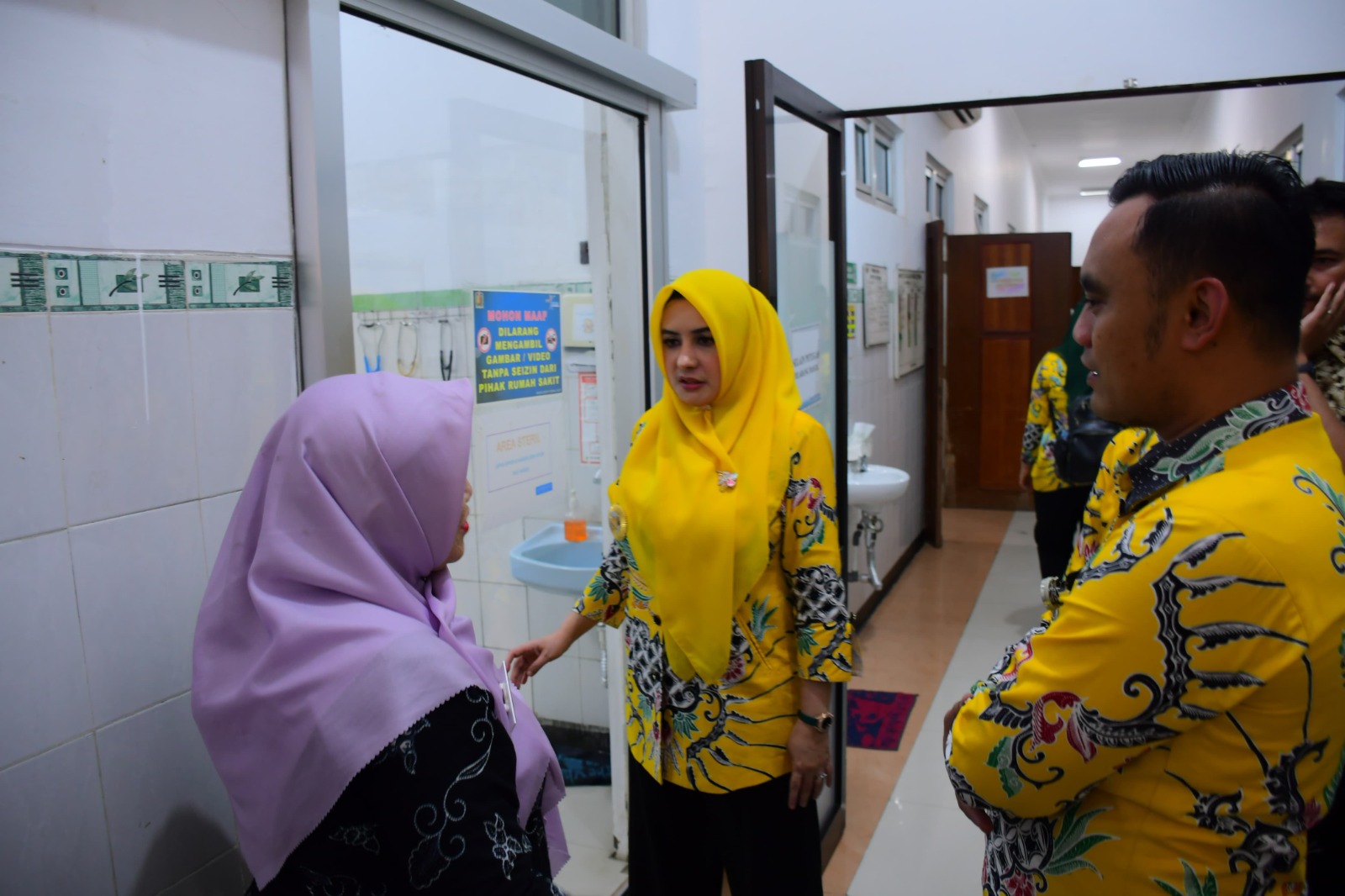 LAYANAN KESEHATAN: Bupati Pekalongan Fadia Arafiq saat tinjau RSUD Kraton mengecek program pelayanan kesehatan gratis, Rabu (18/6/2025).