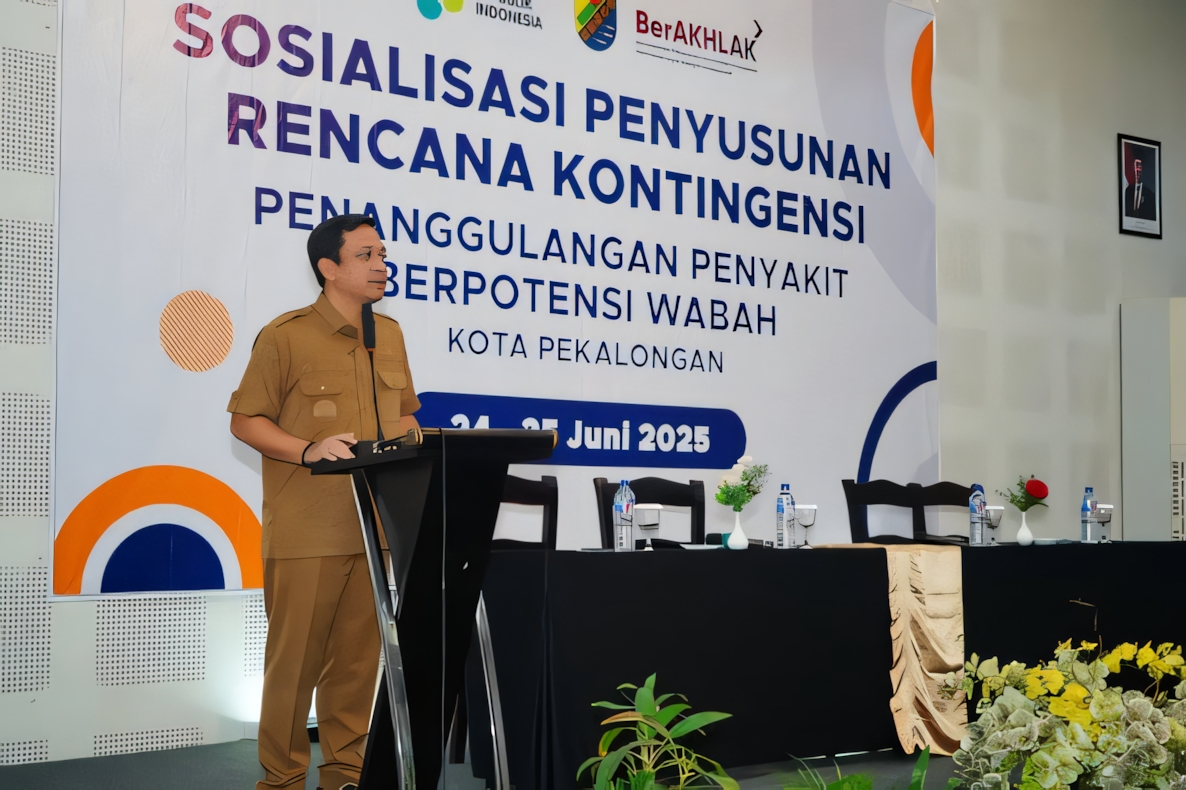 MENGINGATKAN -&nbsp;Walikota Pekalongan HA Afzan Arslan Djunaid saat mengingatkan bahaya penyakit musiman, saat seminar kesehatan, di hotel Hojo, Selasa (24/6/2025).&nbsp;