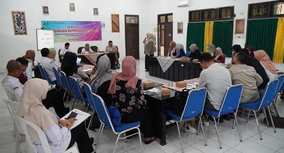 DIALOG: Suasana kegiatan Dialog Pembinaan Ketenagakerjaan yang digelar Dinperinaker Kota Pekalongan.