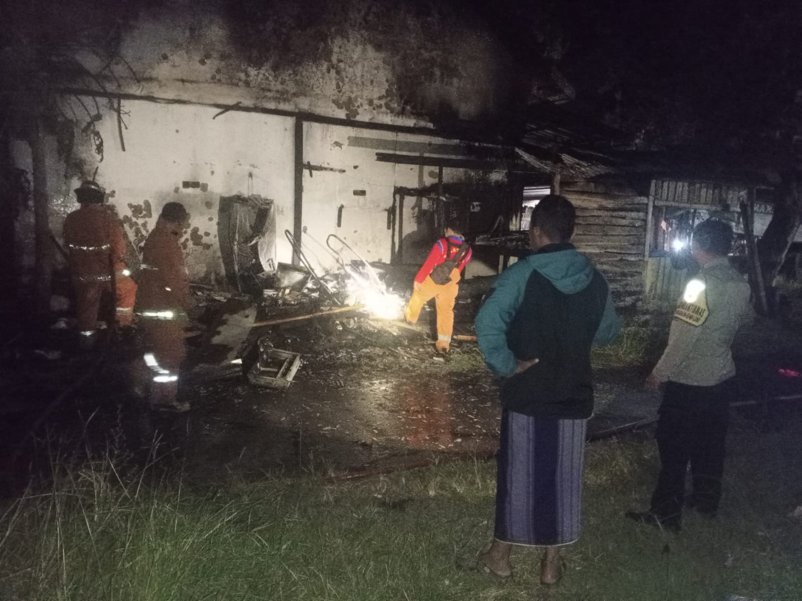 KEBAKARAN: Kondisi lokasi kebakaran usai api berhasil dipadamkan, Desa Langkap, Kecamatan Kedungwuni, Kabupaten Pekalongan, Rabu (25/5/2025).