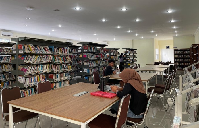 BUKU JENDELA DUNIA : Perpustakaan Kabupaten Pekalongan kini semakin ramai warga yang kembali berminat membaca buku.