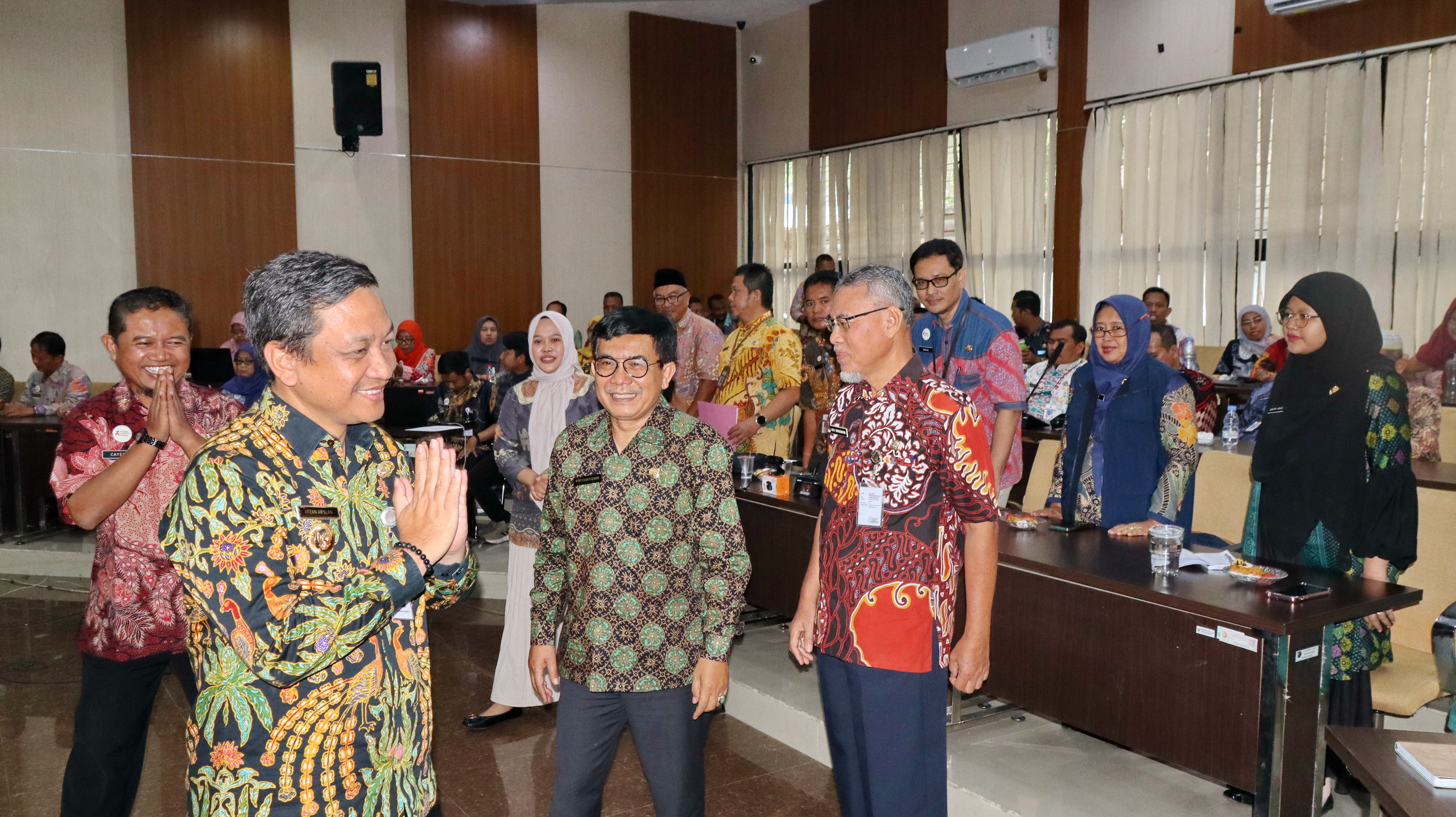 SAPA TAMU - Wali Kota Pekalongan HA Afzan Arslan Djunaid saat hadir dalam evalauasi IID 2024 dan PID 2025, di Ruang Buketan, Kamis (3/7/2025).