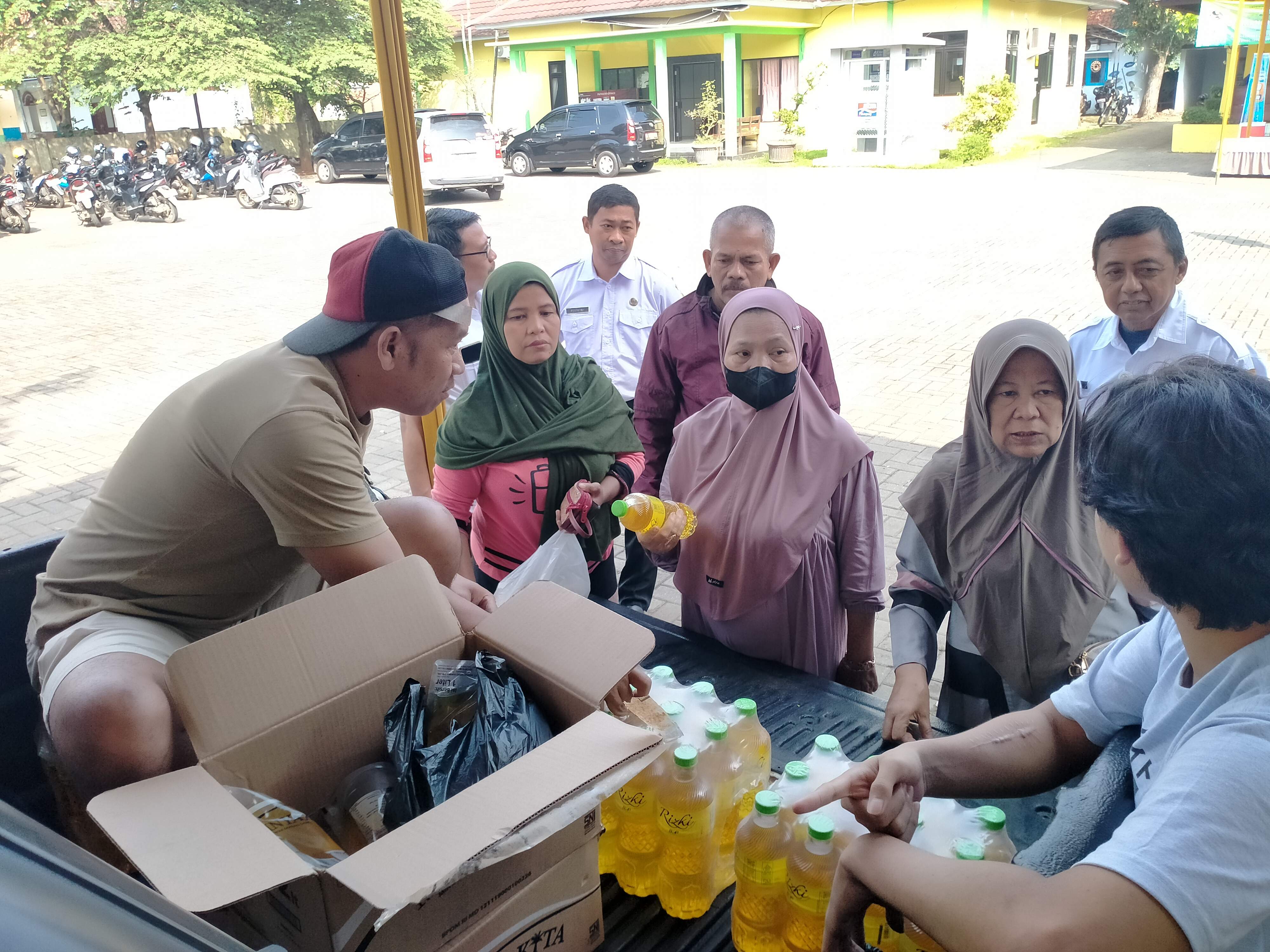 KENDALIKAN INFLASI: Suasana Bazar Pangan Murah di halaman kantor Kecamatan Bojong, Kabupaten Pekalongan, Rabu (9/7/2025).