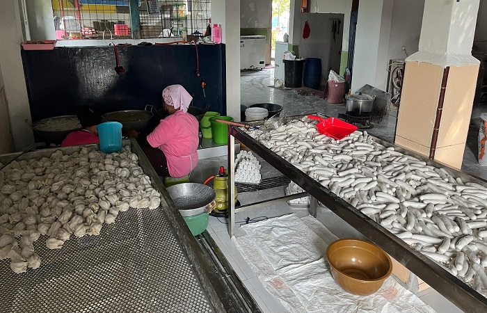 IKON DESA : Pempek Boom yang diproduksi di Dukuh Tegalborang, kini menjadi ikon Desa Wonosari, Kecamatan Siwalan, Kabupaten Pekalongan.