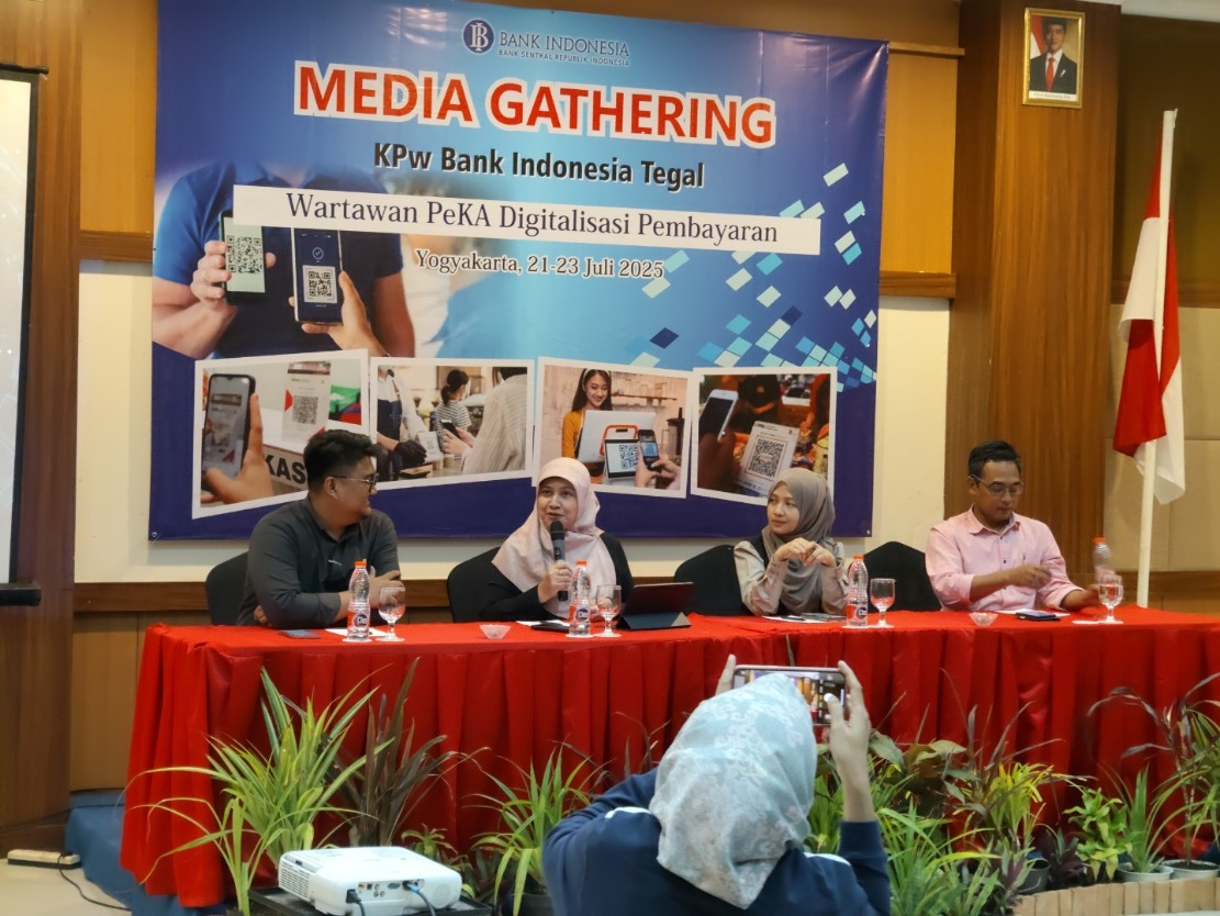EDUKASI: BI Tegal saat melakukan edukasi pada para pengelola desa wisata.