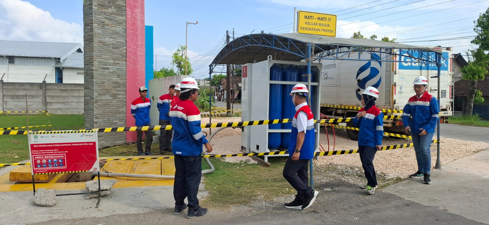 DATANGKAN GAS CNG : PGN memastikan proses pengalihan pengaliran sumber pasok gas bumi ke CNG berjalan aman dan lancar.