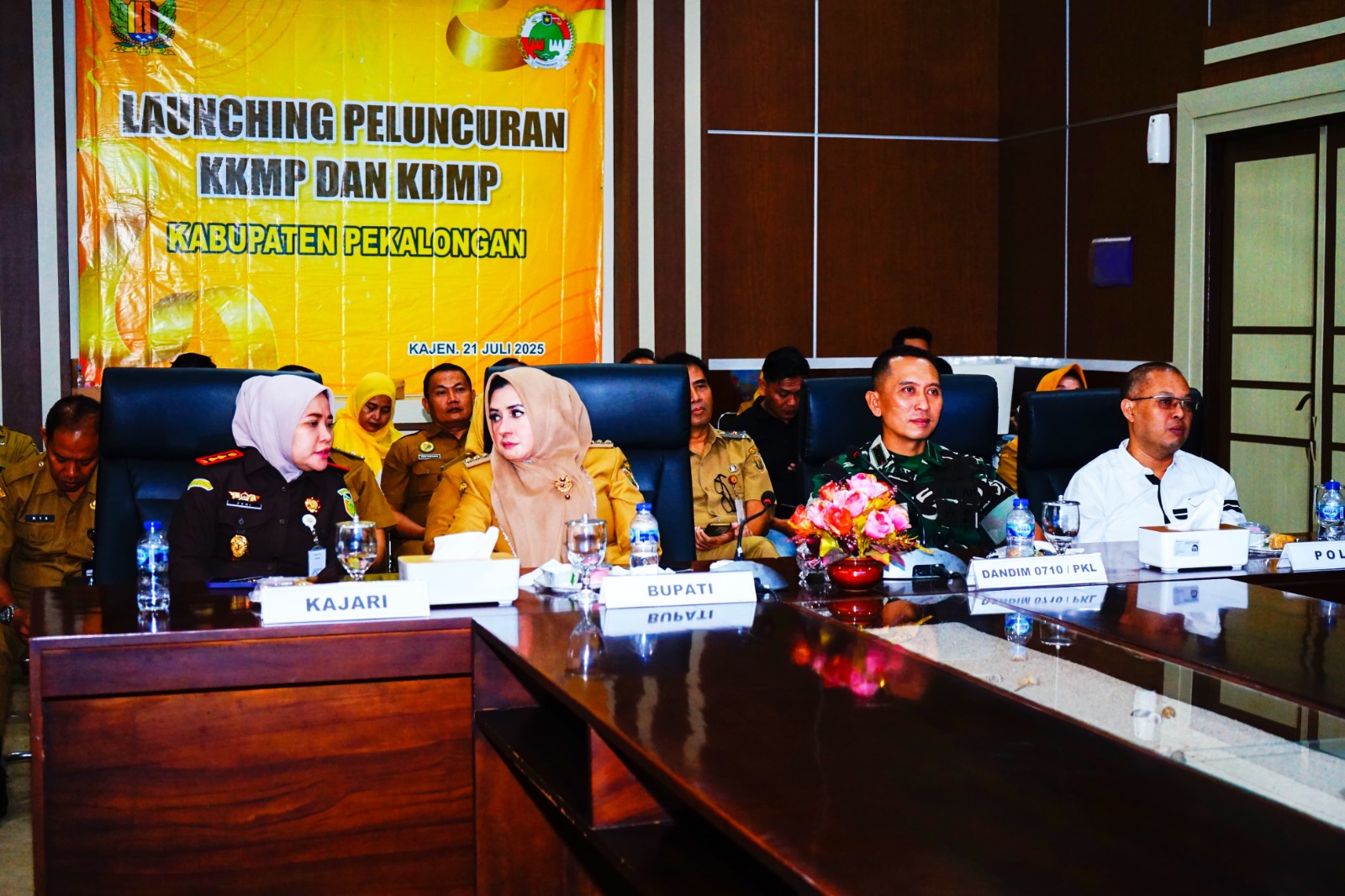 KOPERASI: Bupati Pekalongan Fadia Arafiq saat mengikuti secara daring peluncuran 80 ribu KDMP oleh Presiden Prabowo, Senin (21/7/2025).