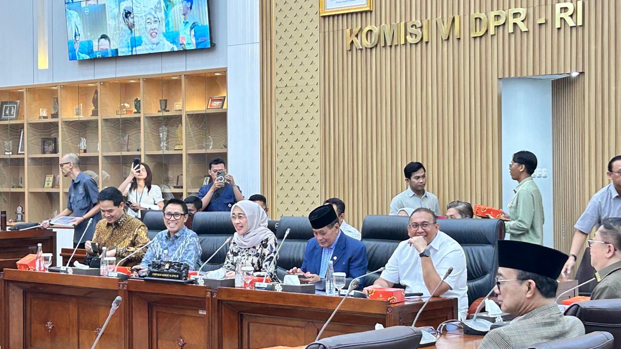 DENGAR PENDAPAT : Komisi VI DPR RI dalam Rapat Dengar Pendapat (RDP) Komisi VI DPR RI dengan manajemen baru PT Telkom Indonesia (Persero) Tbk, di Jakarta, Rabu 2 Juli 2025.