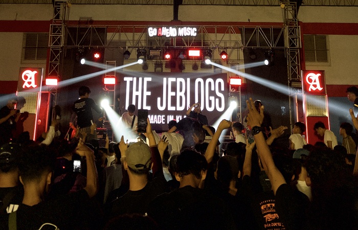 MUSISI PEKALONGAN : Gelaran musik alternatif Catzy Live and Loud Showcase sukses memeriahkan malam akhir pekan di GOR Jetayu Kota Pekalongan, Minggu 20 Juli 2025.