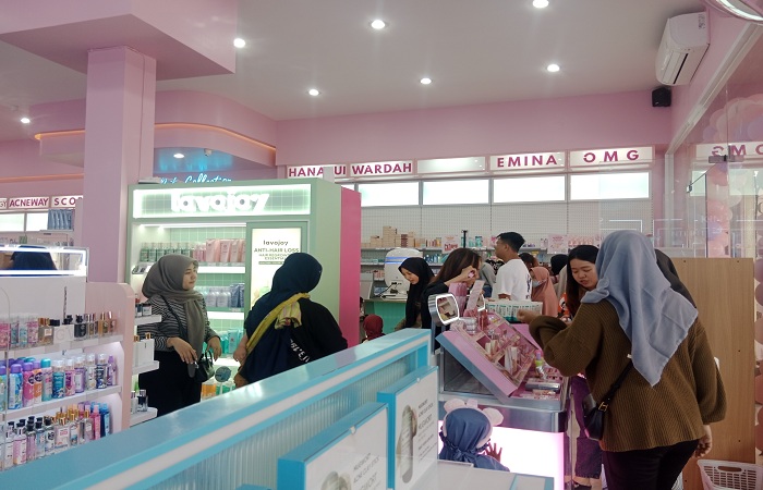 BUKA CABANG : Ratu Collection membuka cabang kedua di Jalan Raya Ambokembang, Kedungwuni, Kabupaten Pekalongan.