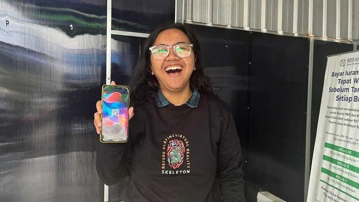 Najwa Salsabilla Asmara memiliki aplikasi Mobile JKN di gawainya.