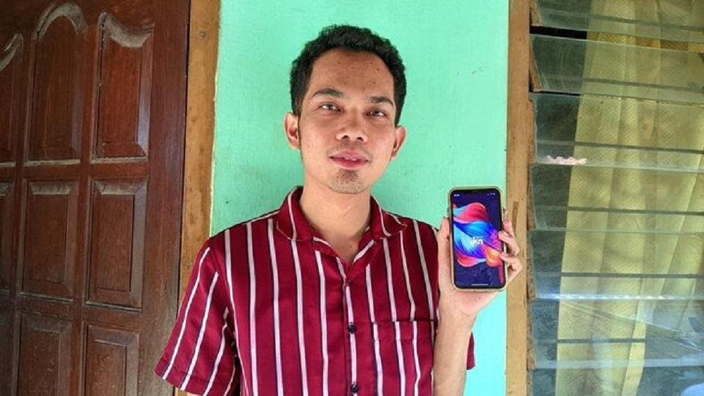 Khoirul Anwar terlindungi program JKN dan aktif menggunakan aplikasi Mobile JKN.
